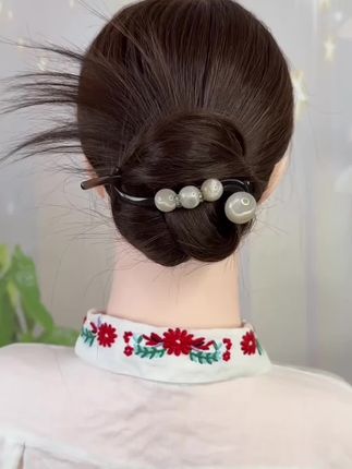 #减龄气质 #盘发的简单方法 #爱了爱了 #优雅时尚发饰 #美出新高度