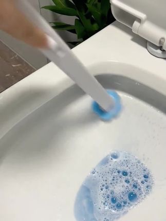 一次性马桶刷,刷头含溶解成分,用完直接丢入马桶,遇水可溶解,无需二次处理,50个替换头,卫生便捷,告别传统清洁残留。@抖音小助手