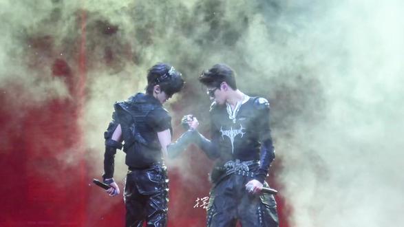 我永远不会放过这个朝天门的🥰
#左航 #左航朱志鑫朝天门 #荣耀之战