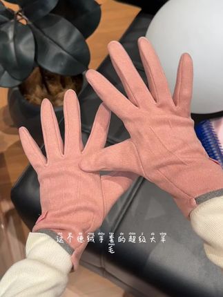 天气逐渐变凉,骑车出门可不能少了保暖手套,关键还是可触屏的就很方便,不用摘手套就可以操控手机!站在入手