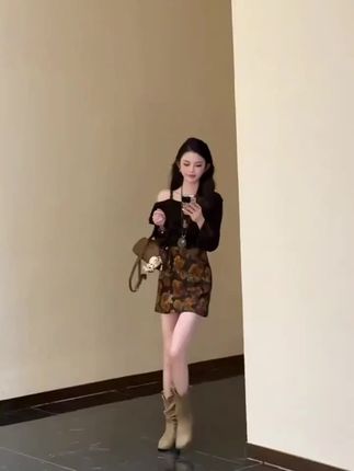 【有运费险】洋气减龄小心机露肩丝绒上衣女2025秋季新款短裙套装【有运费险】洋气减龄小心机露肩丝绒上衣女2025秋季新款短裙套装