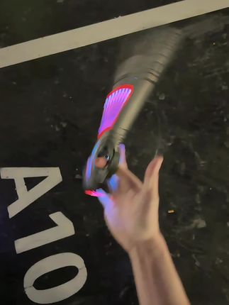 应该没有男生会拒绝一把酷炫的#光剑 #玩个很新的东西 #伸缩剑