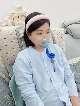 夏天过去,好日子就结束了,倒不是怕冷,而是要盖被子了,又要夜夜和被子战斗了,翻身靠腿蹬,勉强还可以,无奈上肢和手废了,一翻身被子就压在身下,拉不出来,翻几次以后就成了粽子,常常崩溃大哭,却不忍心喊人,没有经历过的人是无法理解的