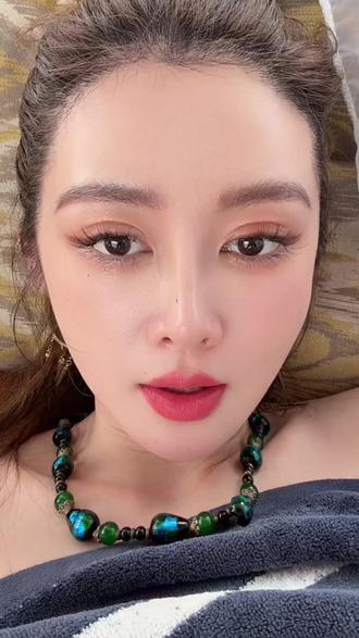 手机丢了,姐妹们,今天我俩在海里游了一天,手都晒黑了#盈公主 #纳迪尔#盈公主收腹裤