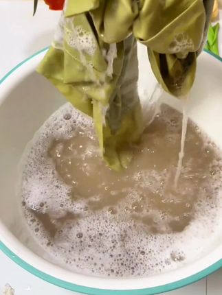 爱穿白衣服的我看谁还没用过这个#爆炸盐 一次就爱上,让我少买好多新衣服!#污渍轻松去除 #白衣服清洗妙招 #自用好物分享 #种草