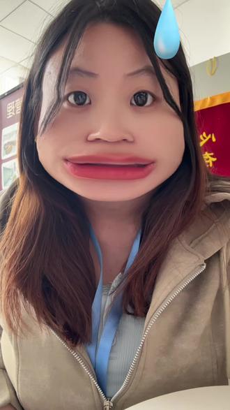 河北单招志愿填报攻略#内容过于真实 #单招志愿填报 ##单招成绩查询
第一步:定位全省排名
出分后别只盯着分数,赶紧查一分一段表!比如你500分全省1000名,这个位次才是关键哦。记住,分数会变,但位次才是王道!
第二步:对比去年分数线
找到去年的位次对应分数,假设去年1000名是520分,那你的目标就在500-540分之间。浮动范围很重要,别错过任何可能的机会!
第三步:筛选学校范围
根据去年提档线,锁定500-540分段的高校。这些学校都是你的菜!不过记得多看几所,给自己留余地,别只盯一个第四步:冲稳保三步走
选出喜欢的学校后,按“冲、稳、保”排序。冲刺梦想大学,稳妥中间选择,保底一定有学上!最后别忘了检查招生要求,色弱、体测啥的都要注意!