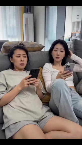 #抖音玩法合伙人计划东北闺蜜互怼日常,配上这BGM太上头了!#东北话 #随变一拍都很夯 #憋住不准笑看完不笑算我输 #和美女合拍