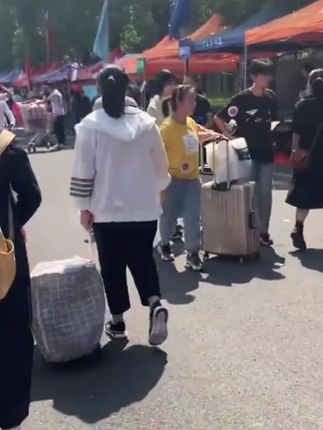 自从有了这个可折叠衣架,再也不怕我的袜子吊带到处丢啦#开学必备 #实用好物 #折叠衣架 #宿舍好物 #好物推荐🔥