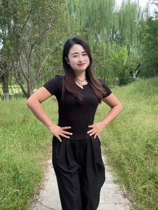 #我一走三摆多好看 小妹得瑟了