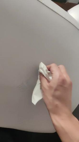 #皮衣串色 皮子串色染色了有办法啦!自己动动手擦一擦就行,一件好的皮具又可以重新使用啦,皮衣、皮包、座椅、沙发,都可以使用哦!