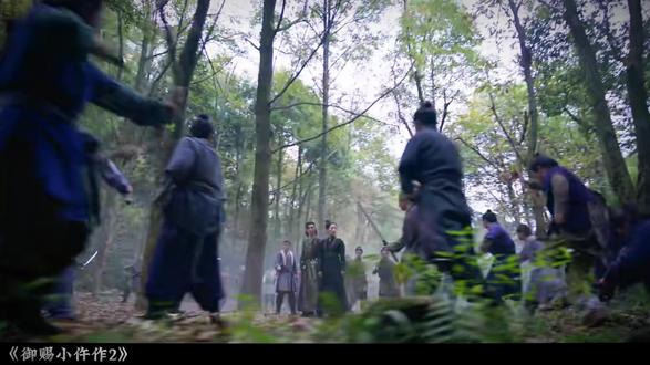 惊险剖腹取虫!一场手术定生死,一场和谈藏杀机! #御赐小仵作2 #电视剧解说 #王子奇 #苏晓彤 和谈宴上血溅三尺! 正当萧瑾瑜于后帐宴请南赵大王子与祐辰安时,一名身着大唐服饰的刺客突然闯入,当众刺死大王子。与此同时,楚楚冒险为中毒百姓进行剖腹取虫手术,首例成功带来曙光。一边是拯救生命的希望之战,一边是瞬间破裂的和谈与致命的栽赃阴谋——凶手究竟是谁?祐辰安会如何借机发难?看安郡王如何在手术台与谈判桌的双重危机中,破局求生!