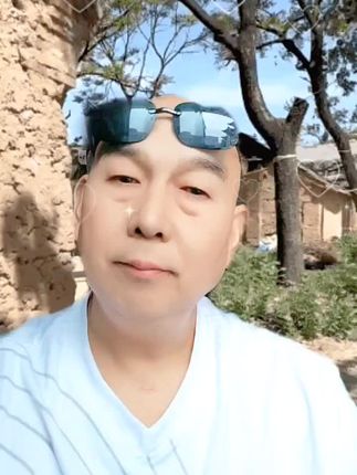 大实话呀,就是现实!钱才是养老最大的保障。儿子要有,但儿子不一定能给你养老,最多也就是给自己起个壮胆的作用。