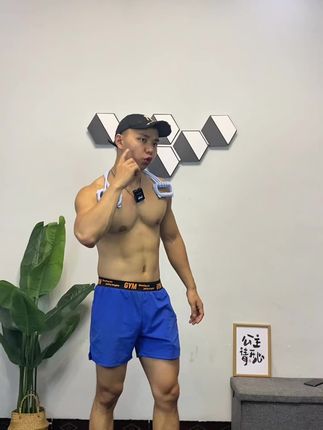 这位宝子给大家试过了,女生肩宽背厚手臂粗,穿衣不好看就去练背,把背练薄的同时还能挺拔身姿、提升气质,这四个动作收藏起来,下个气质女神就是你!#居家锻炼#开肩美背#改善含胸驼背#粗胳膊#少女背