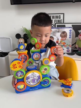帮我带了一天的娃的小玩具,真的很好玩,手机电视都拋脑后了#益智玩具 #动手动脑 #儿童玩具 #电动齿轮积木