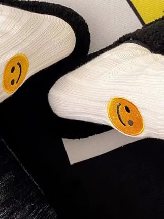 #港维斯四季黑白笑脸袜子女中筒袜韩版棉潮可爱日系时尚堆堆袜。