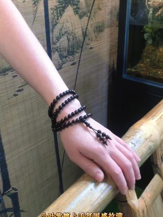 小叶紫檀上手氛围感拉满,太适合上班边摸鱼边盘串了#文玩手串 #佛珠 #手串搭配 #文玩收藏 #手串