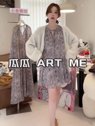 • 专属定染紫藤:独特花色清新养眼,自带“巨显白”buff,黄皮也能轻松驾驭,气质V领+温柔系带,上身无束缚感,轻松拉长腰线、优化身材比例,显瘦又藏肉,触感顺滑亲肤,自带纯欲慵懒氛围,长短款可选,适配多种穿搭场景,兼具时尚感与实穿性,是衣柜里不可或缺的“仙女必备款”#气质仙女裙穿搭 #温柔风穿搭 #连衣裙分享 #慵懒风穿搭 #今日穿搭