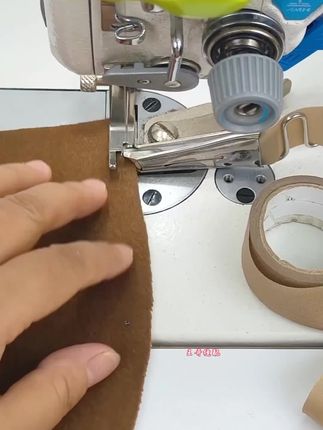塑料包边滚轮压脚不起扭#服装人#服装好工具