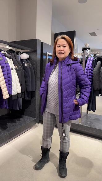 🇨🇦Moose Knuckles 小剪刀女士羽绒服,育空轻薄款紫色,Yukon air,款式修身收腰,需要比平时选大一码,身高165,体重154斤,穿L码将能系上,里面穿了宽松厚毛衣。#小剪刀羽绒服 #mooseknuckles #代购 #加拿大鹅 #始祖鸟