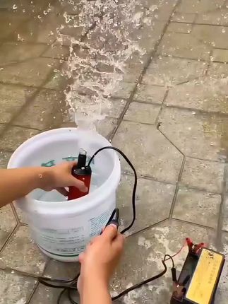 带来卓越性能的200w大功率抽油泵,支持12v、24v直流及220v交流电压,是柴油泵送的理想选择。这款电动油抽子装备了大流量潜水泵,助您轻松完成各种抽油抽水任务。#高性能实用工具 #五金工具 #抽油抽水两用泵 #省时省力