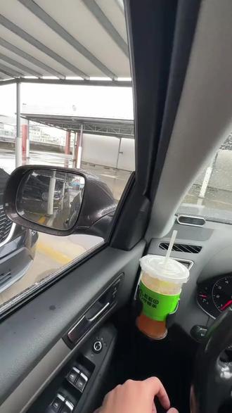 汽车车载水杯架车载多功能空调出风口饮料茶杯产品置物固定支架