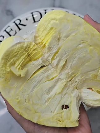 我终于实现了榴莲自由,就是这个XD家的泰国金枕榴莲,它是这种去壳的,里面都是饱满的果肉,打开就能闻到浓浓的榴莲香味,吃起来软糯香甜,特别细腻,就像冰淇淋一样,真的太满足了!喜欢吃榴莲的朋友一定不要错过,现在下单还有惊喜哦!快点击下方链接购买吧!#榴莲肉超级多 #口感特别好 #榴莲果肉 #金枕榴莲 #榴莲爱好者