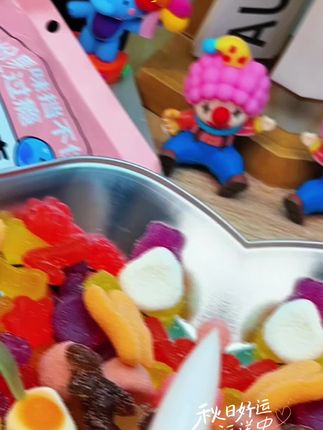五彩缤纷的软糖,每一颗都像艺术品!甜而不腻,治愈心情的小秘密糖果罐🌈✨ #好吃到停不下来 #太好吃了 #追剧小零食 #零食分享 #零食推荐