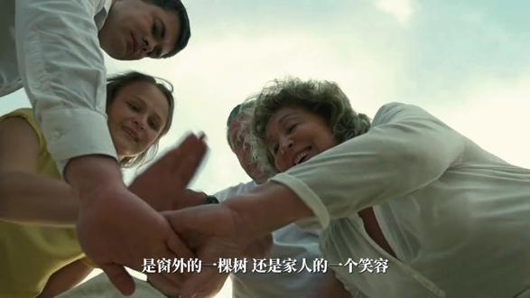 山间游乐场 | 当教育不再“内卷”:这位“羊老师”在山里建了座看不见的游乐场
放弃出国,把相机交给山里娃,结果拍出了成年人早已遗忘的世界。当城市孩子困在题海时,他们的“课堂”是草窠、星空和会发光的猫。这到底是理想主义,还是教育的另一种可能?本期视频带你透过244张无滤镜的照片,看见生命最本真的光亮。#山间游乐场 #杨凯芩 #读书 #热点 #创作者扶持计划 @抖音小助手 @抖音媒体内容优推官 @豆瓣影音 @抖音创作小助手