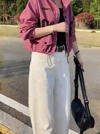 这款牛仔外套版型真的很好看#很青春的牛仔外套面料质感性好#秋季外套#时尚洋气百搭#穿出女人的气质#谁穿谁好看@抖音小助手