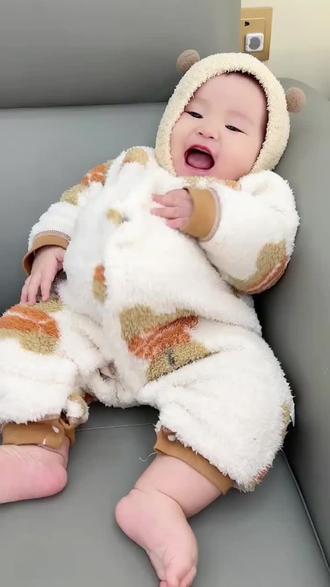 爸爸新买的#跳跳猪玩具,也太好玩了吧,会跳动会唱歌
还可以学说话,还能引导爬
行,宝宝玩嗨了#母婴好物#益智玩具#自己玩的不亦乐
乎