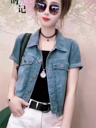 这是一款高含棉复古牛仔外套,还是新款小个子气质百搭单排扣上衣,时尚百搭休闲漂亮舒服#时尚气质穿搭 #出街穿搭 #时髦穿搭 #谁穿谁好看@DOU+小助手
