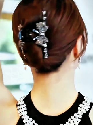 #抓夹 蝴蝶结满钻大号抓夹,优雅气质时尚百搭#美出高级感 #洋气减龄 #头饰发饰 #鲨鱼夹