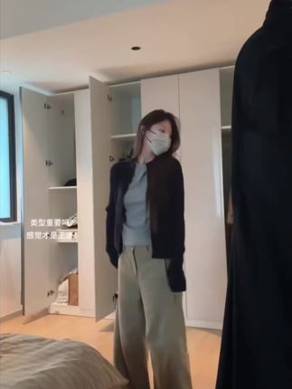 韩系拉链针织开衫外套女新款爆款早秋季穿搭修身短短袖裤子套装#无限回购的宝藏单品 #时尚穿搭#简约大气#气质穿搭#谁穿谁好看