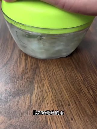 南瓜酥虾饵伴侣,一款专为黑坑鲫鱼、鲤鱼及回锅鱼设计的饵料,它能有效应对鲫鱼、鲤鱼等滑口鱼,作为正钓后期饵料也是不错的选择,可搓可拉,轻松满足不同垂钓需求。