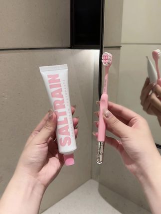 终于!!让我找到这款精致猪猪女孩用的粉粉刷啦!快艾特好闺闺一起安排!!#粉色系 #牙刷 #成人牙刷 #情侣牙刷 #好东西一起分享 慧