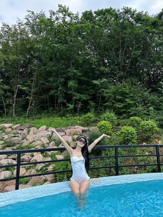 高端钢托聚拢塑身衣重工钻保守遮肉显瘦连体裙式泳衣女#夏天该有的样子 #度假穿搭 #海边氛围感 #沉沦在绝美的海边 #温泉泳衣