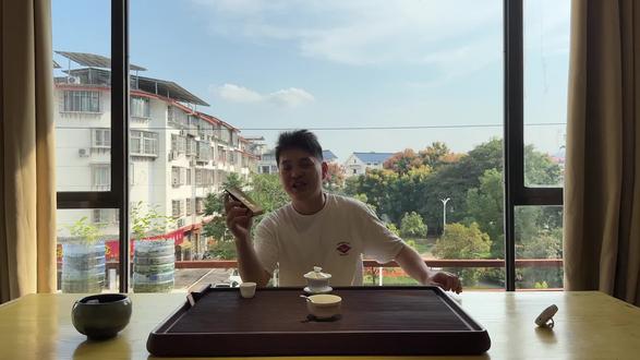 喝一杯今年获奖的金奖肉桂,与茶王风格不同。武夷山大红袍茶叶肉桂茶#武夷岩茶 #每日一茶 #今天你喝茶了吗 #武夷山大红袍 #肉桂