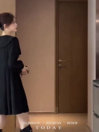 法式赫本风气质收腰连衣裙春秋2025新款女装高级感海军领百褶裙子#无限回购的宝藏单品 #收腰连衣裙#时尚穿搭#谁穿谁好看#简约大气