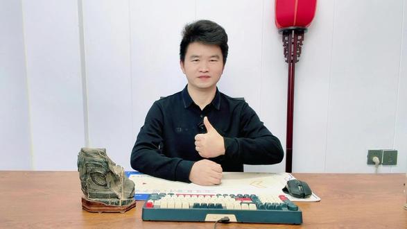 涡阳明星演唱会今日开唱 黄鹤楼酒全程赞助冠名的演唱会,是第四届了,越办越成功,越办越规范,对票控也是非常的严,主要是酒卖的好,票都被各个经销商拿走,去卖酒了,所以各种找票的,最后,也没有机会拿到票。#涡阳 #涡小言日记 #楼韵20新春演唱会 #张韵涵