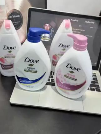 姐妹们赶紧去抢这个两瓶装的多芬沐浴乳,它真的是太好用了,不仅能够清洁皮肤,还能够保湿补水,让你的皮肤变得滑滑嫩嫩的。它的味道也很好闻,是那种清新的花香味,洗完澡后感觉整个人都香香的。这么大一瓶可以用很长时间了,喜欢的朋友赶快点击下方链接购买吧!#沐浴露 @DOU+小助手 @DOU+好生意