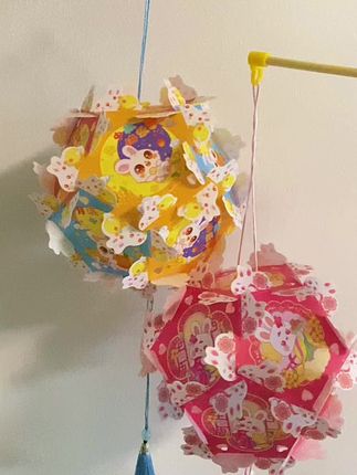 小女孩对小兔子花灯抵抗不住吧#手工diy #中秋灯笼