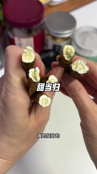 女生每天吃点当归挺好的,冬季的甜当归品质很好,当归油饱满,条很粗壮。大家赶紧吃起来#甜当归 #藕粉方 #土当归