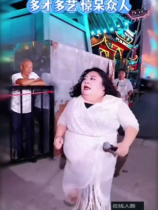 小黄鸭挑战木森大舞台,一首《走卒》《别再说我们是过客》真情流露,实力不凡!好看的皮囊千篇一律,有趣的灵魂万里挑一!#木森大舞台 #小黄鸭 #真人真唱 #户外直播现场 #音乐分享