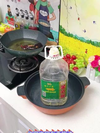 304不锈钢油壶,真的太好用了 #不锈钢油壶 #不锈钢油壶自带滤油网 #好物推荐🔥 #厨房必备神器 #304不锈钢油壶