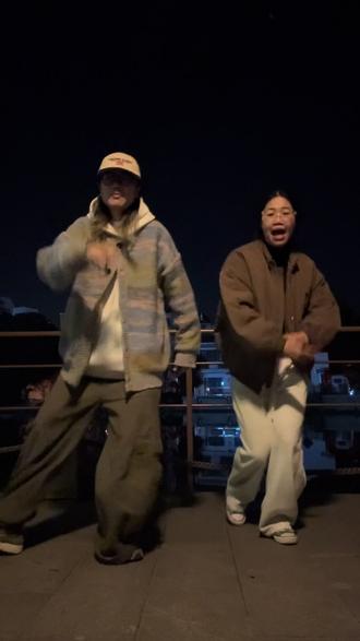 #王者荣耀怎么让鲁班变小 真的吗这个系统推荐的tag哈哈哈哈哈#making舞蹈挑战 #海豹舞 #活人感