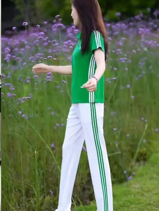 #质量杠杠的好 #休闲百搭 #喜欢跳舞的姐妹们看过来了!这条舞蹈裤子是我们家爆款,它不仅吸汗透气,而且非常耐穿,不会起球勾丝。它的弹性很大,穿上后很舒服自在,并且速干清爽又亲肤。不管你是上台表演还是日常练习,都可以穿,赶紧点击下方链接把它带回家吧!还有多种颜色可以挑选哦!