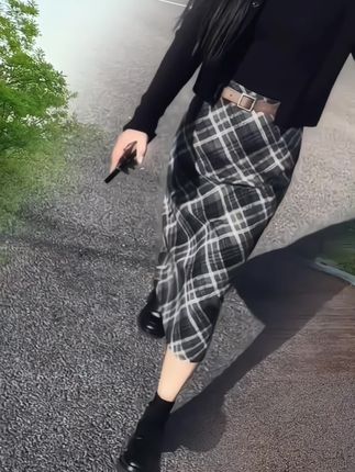 无论任何关系,只要别人不考虑你的感受的时候,你就要学会及时止损,人生不是用来讨好别 人,而是用来好好善待自己,要去习惯任何人的 忽冷忽热,要正确看待任何人的渐行渐远#穿搭 #半身裙 #洋气减龄 #显瘦穿搭 #谁穿谁好看
