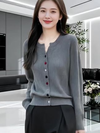 #早秋贵气感穿搭 #早秋高智感职场穿搭 #早秋穿搭三分钟出门不是梦 #初秋一周不重样穿搭 #早秋基础款外套如何摆脱路人感@抖加🔥上热门🔥dou+🔥热点宝