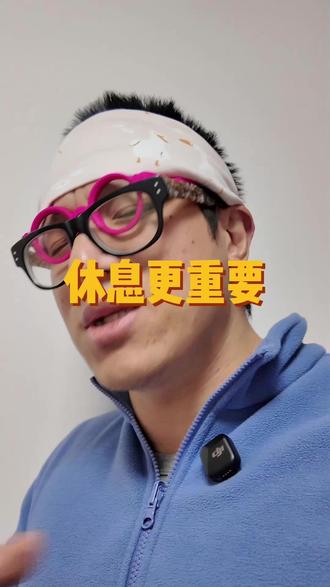 刚开始训练的兄弟可能很喜欢冲重量,适当的休息才是你不停进步的关键 #新手健身 #力量训练 #毫无训练痕迹 #神经疲劳