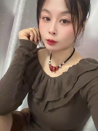 时间向左,记忆向右,我们都成了有故事的人;在细水长流的日子里,不说永远,只说珍惜~